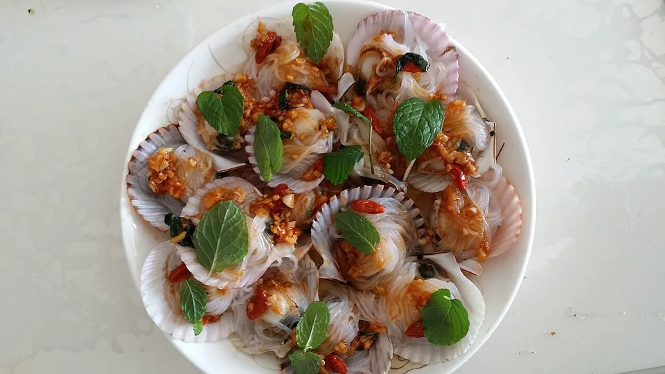 A plate of scallops in their shells, photographed in Dalian.