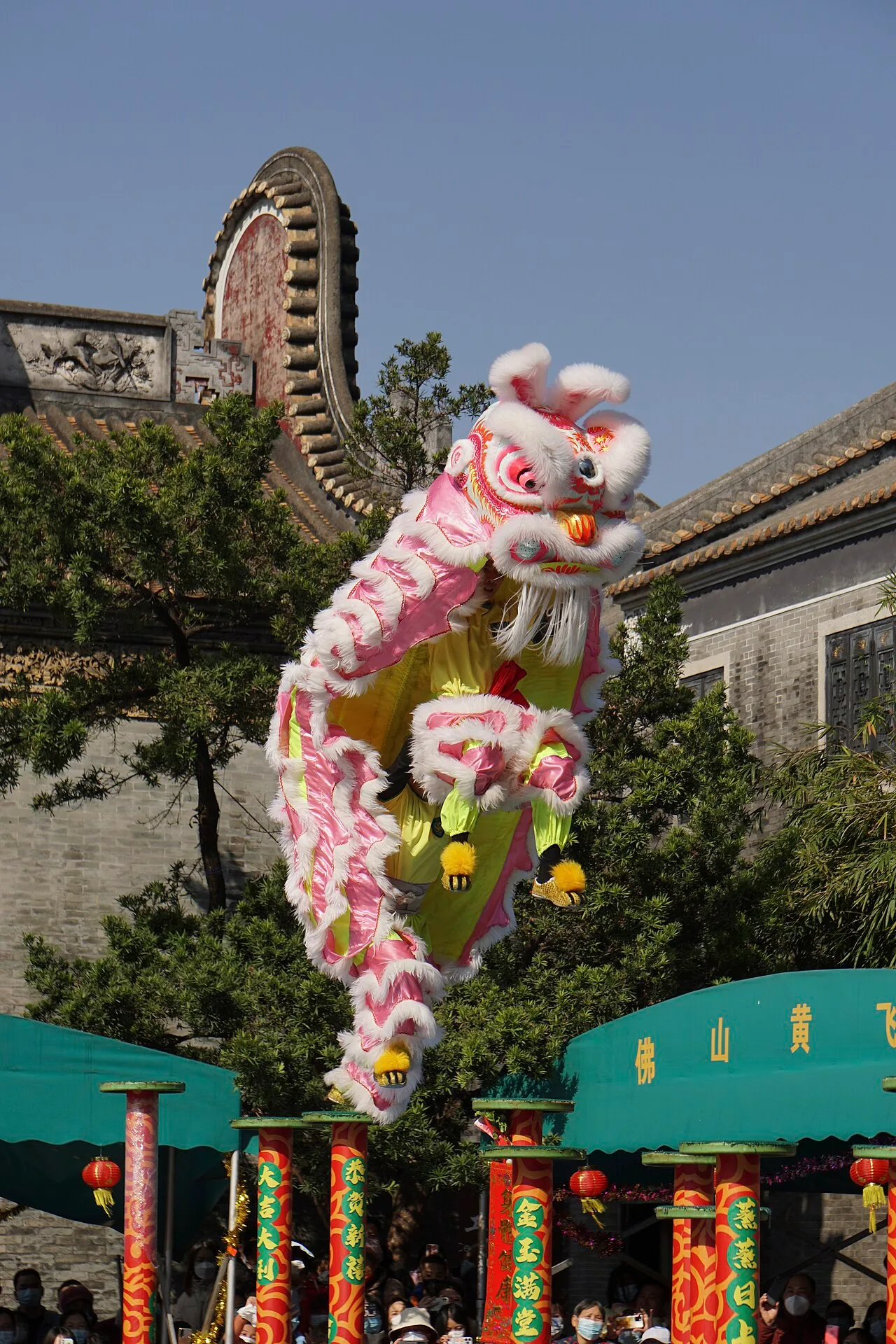 A southern lion-dance performance at Foshan Ancestral Temple.