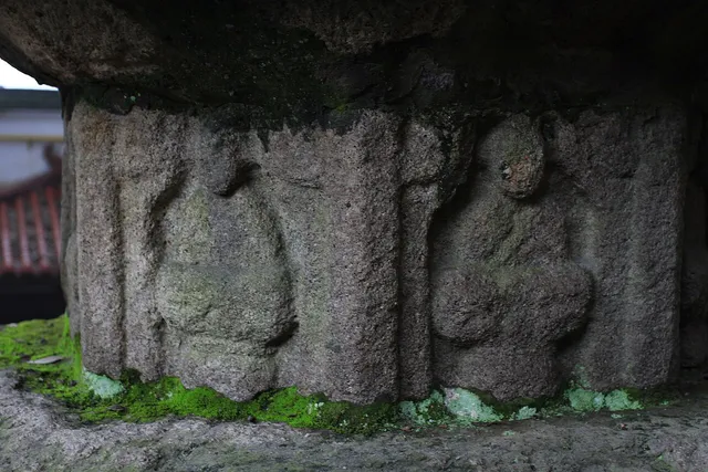 A carved stone figure at Yu Hill, Fuzhou.