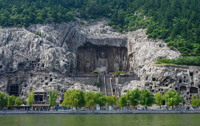 Longmen Grottoes, Luoyang.