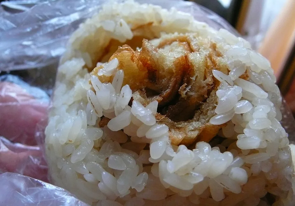 A cut-open sticky-rice roll with fried dough inside.